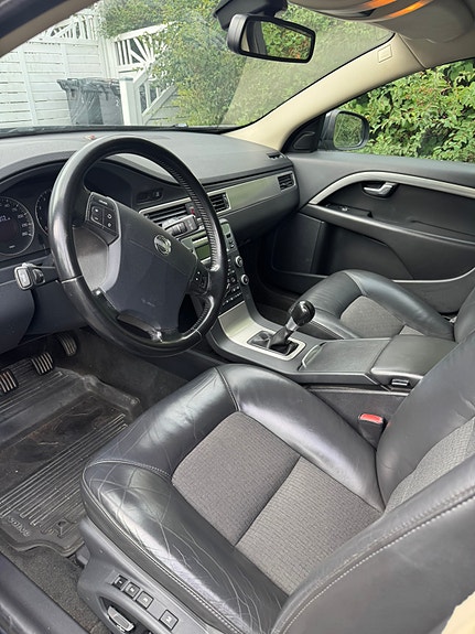 Volvo V70 5 of 8