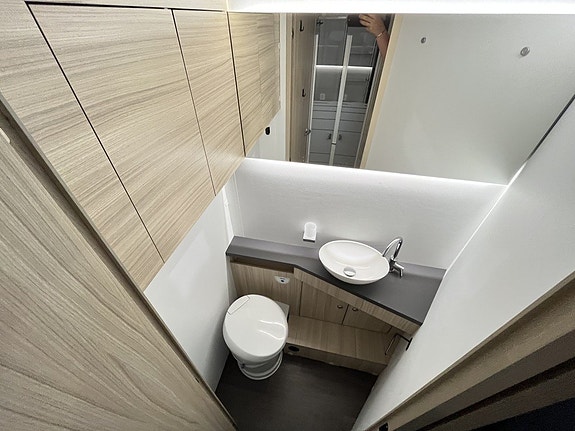 Sun Living S 75 SC / AC bodel / Solcell / 5 bältad / B-körkort / Taksäng 17 of 24