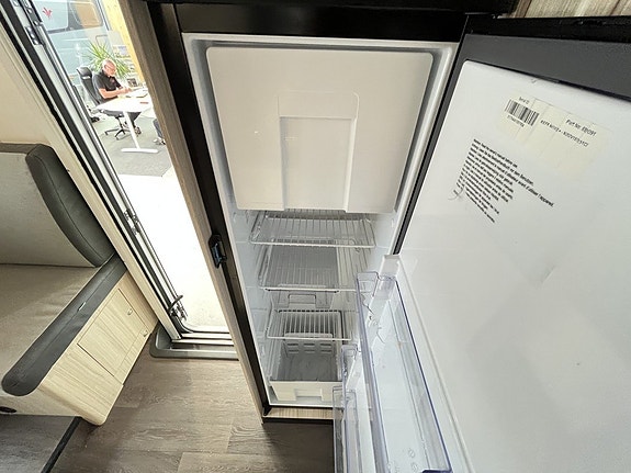 Sun Living S 75 SC / AC bodel / Solcell / 5 bältad / B-körkort / Taksäng 12 of 24