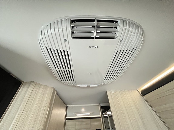 Sun Living S 75 SC / AC bodel / Solcell / 5 bältad / B-körkort / Taksäng 15 of 24