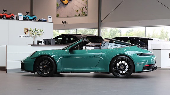Porsche 911 4 of 5