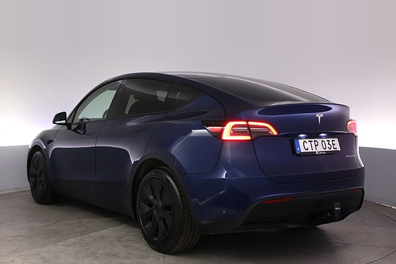 Tesla Model Y 4 of 5