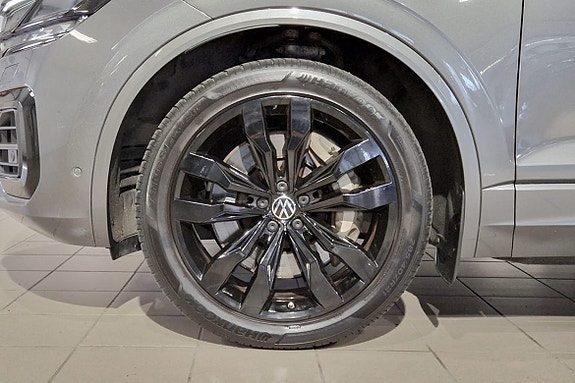 Volkswagen Touareg 3 of 5