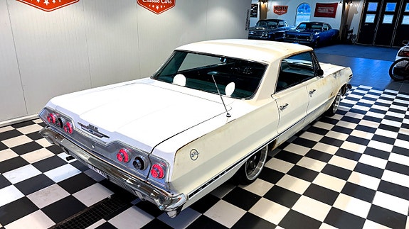 Chevrolet Impala 7 of 30
