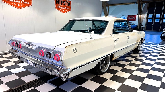 Chevrolet Impala 8 of 30