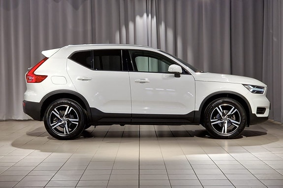 Volvo XC40 4 of 5