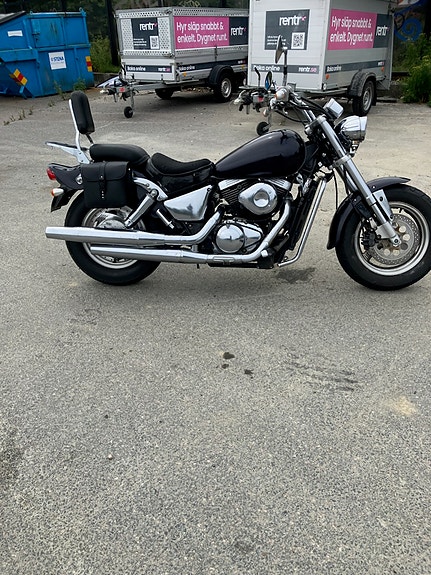 Suzuki VZ800 Marauder 3 of 5