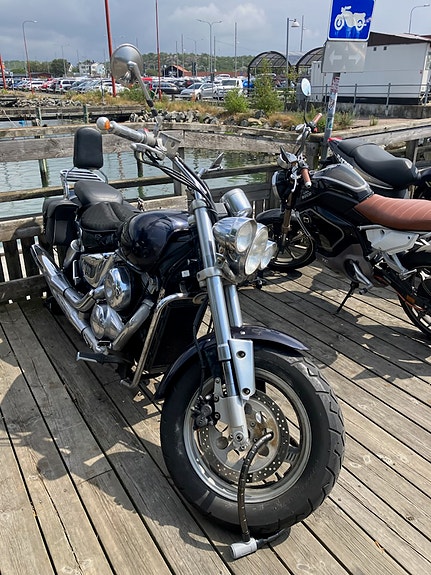 Suzuki VZ800 Marauder 2 of 5