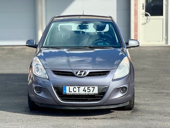 Hyundai i20 2 of 5