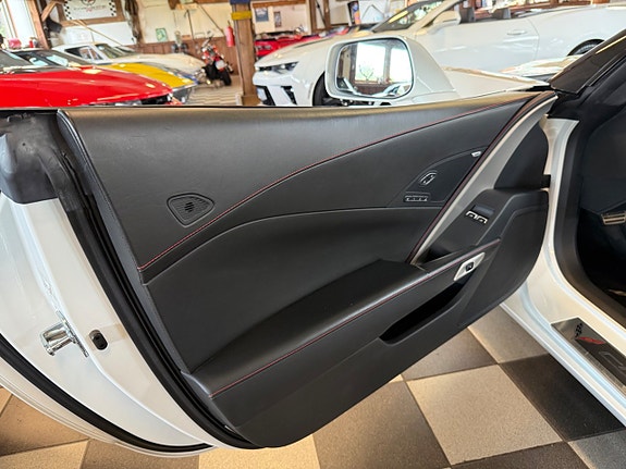 Chevrolet Corvette 27 of 30