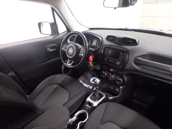 Jeep Renegade 15 of 19
