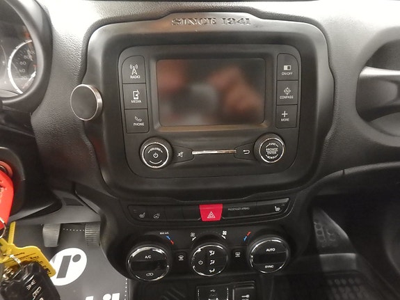 Jeep Renegade 11 of 19