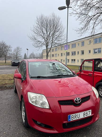 Toyota Auris 2 of 4