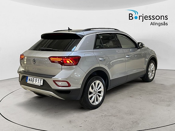 Volkswagen T-Roc 3 of 5