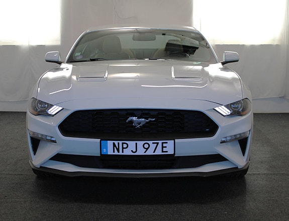 Ford Mustang 4 of 5