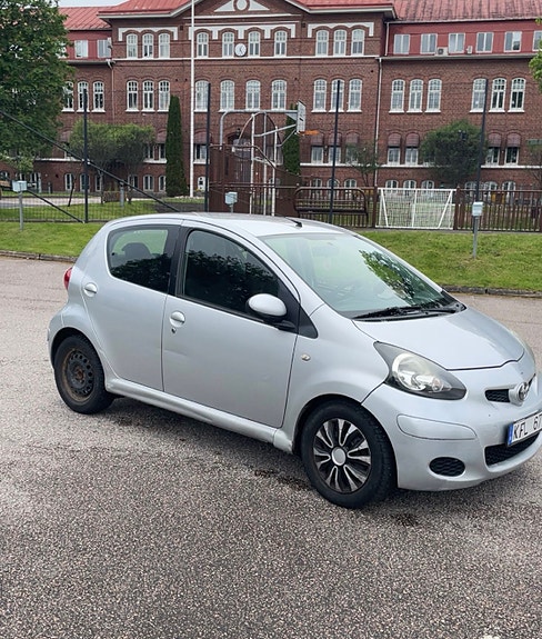 Toyota Aygo 2 of 5