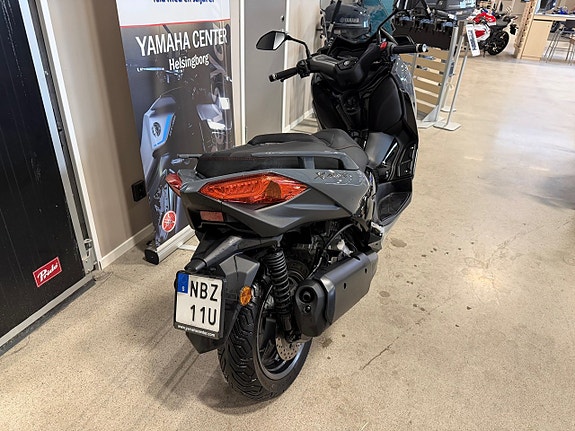 Yamaha X-Max 300 Techmax 2 of 4