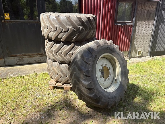 Däck på fälg 4 st Michelin 460 / 70 R24