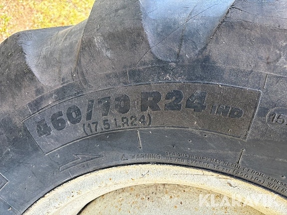 Däck på fälg 4 st Michelin 460 / 70 R24 3 of 5