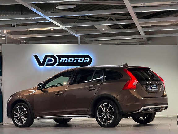 Volvo V60 Cross Country 3 of 5