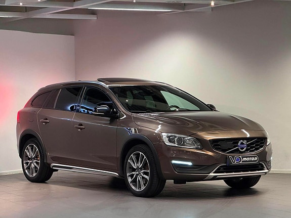 Volvo V60 Cross Country 4 of 5