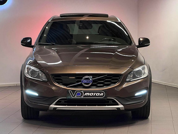 Volvo V60 Cross Country 8 of 20