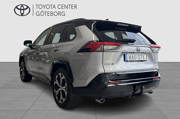 Toyota RAV4 Plug-in Hybrid 3 of 5