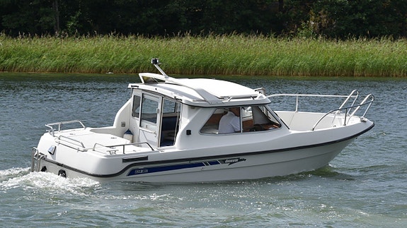 Örnvik 610 MC -1995. Mercruiser 4,3 L 205 HK. Fint skick! 1 2 of 5