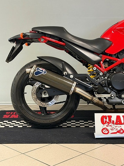 Ducati Monster 696 4 of 5