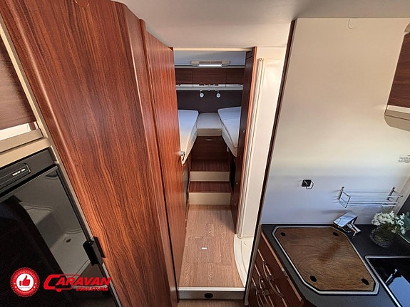 Adria Coral Platinum S 670SL* 12 of 27