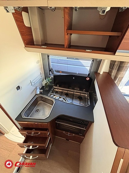 Adria Coral Platinum S 670SL* 9 of 27