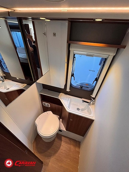 Adria Coral Platinum S 670SL* 15 of 27