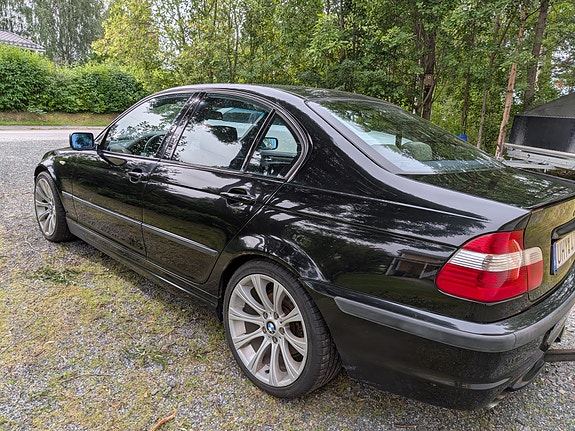 BMW 325i 3 of 4