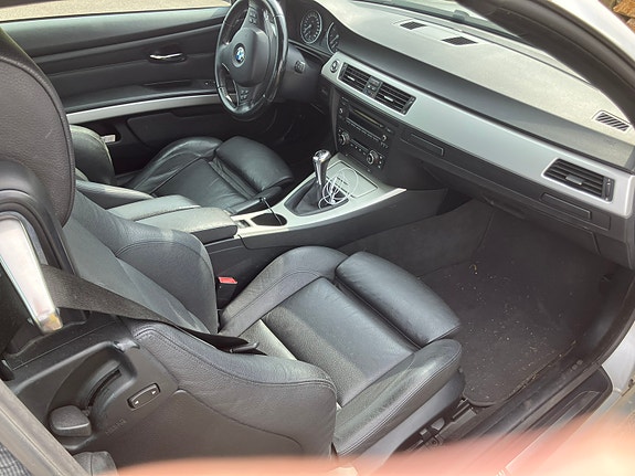 BMW 325i 3 of 5