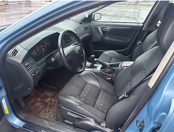 Volvo S60 2 of 4