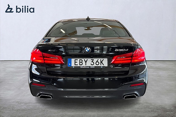 BMW 530d 4 of 5