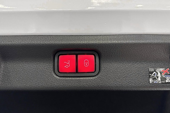 Mercedes-Benz EQE350 17 of 26