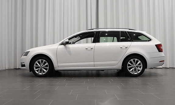 Skoda Octavia 2 of 18