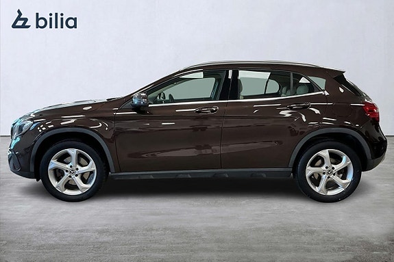 Mercedes-Benz GLA180 d 2 of 5