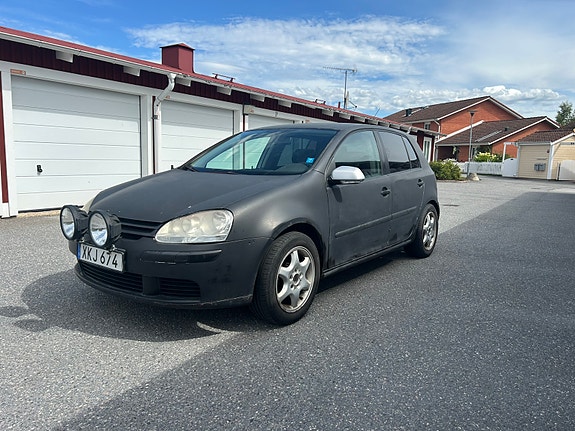 Volkswagen Golf V 2 of 6