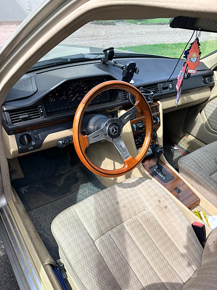 Mercedes-Benz 300 D 5 of 5