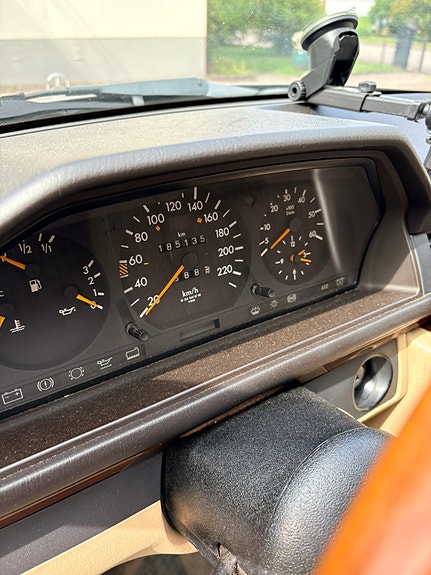 Mercedes-Benz 300 D 4 of 5