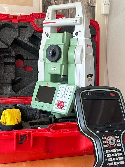 Leica TS15 Totalstation with Field Controller CS20