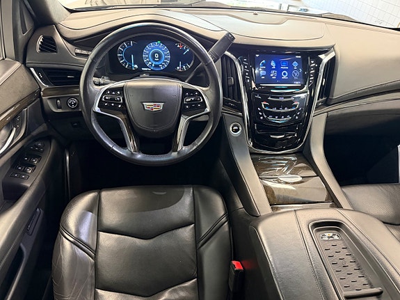 Cadillac Escalade 23 of 30