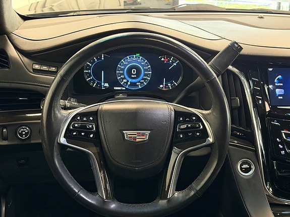 Cadillac Escalade 22 of 30