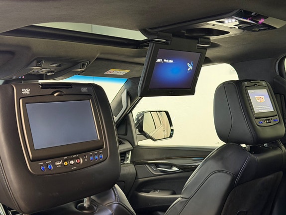 Cadillac Escalade 26 of 30