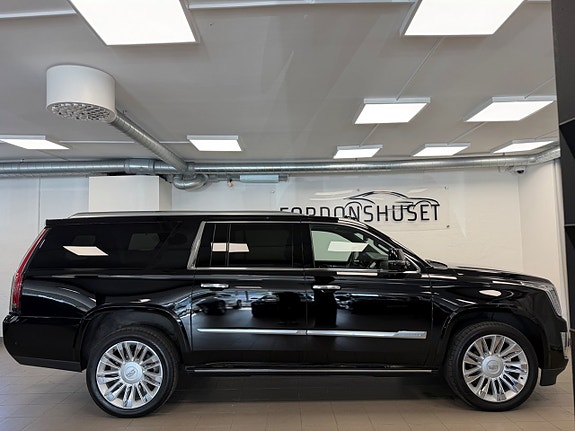 Cadillac Escalade 6 of 30
