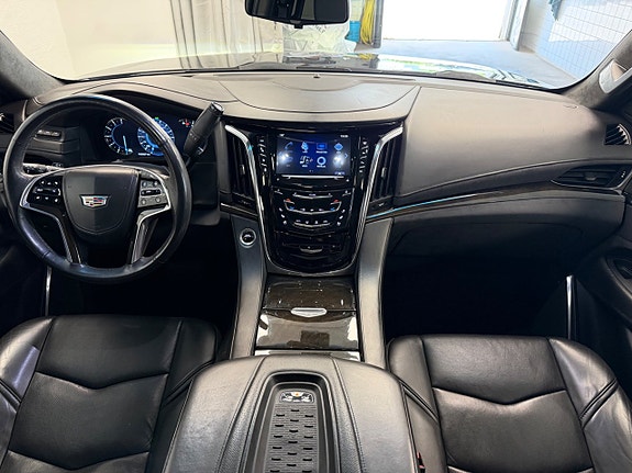 Cadillac Escalade 25 of 30