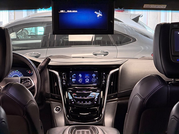 Cadillac Escalade 28 of 30