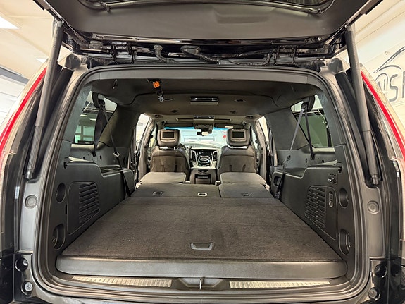 Cadillac Escalade 21 of 30